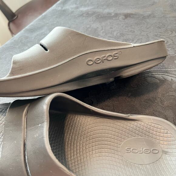 Oofos black sandals unisex men 7 women 9 - Picture 7 of 8